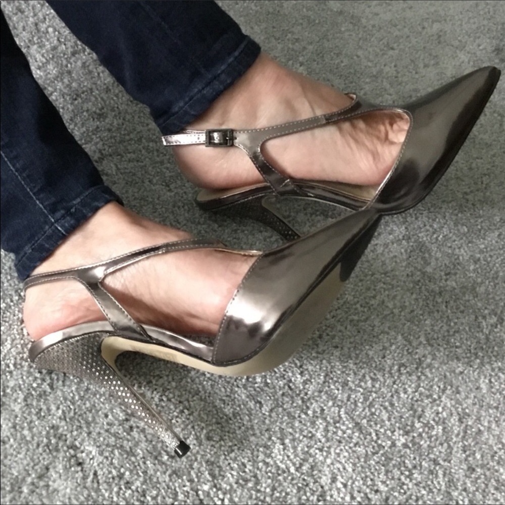 Karen Millen ON TREND metallic heels. Worn once.